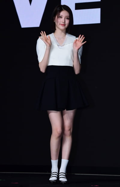 [TEN 포토] 아이브 가을 '꿀 떨어지는 인사'