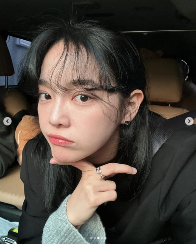 김세정, 차안에서 셀카 삼매경...사랑스러운 미소