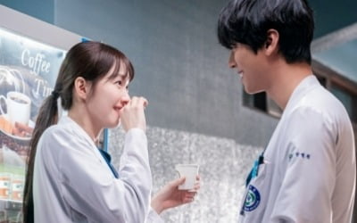 선 세게 넘은 안효섭♥이성경, 봄이네 봄…3년차 커플 로맨스('김사부3')