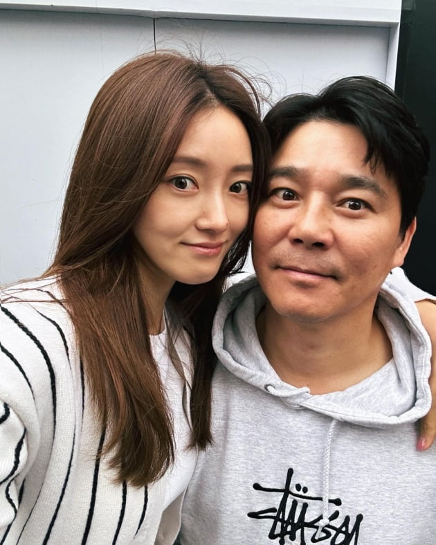 서하얀, ♥임창정 어깨동무 거뜬한 176cm 아내…"오늘도 함께" 달달