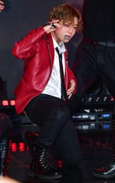 [TEN 포토] 박지훈 '샤프한 옆선'