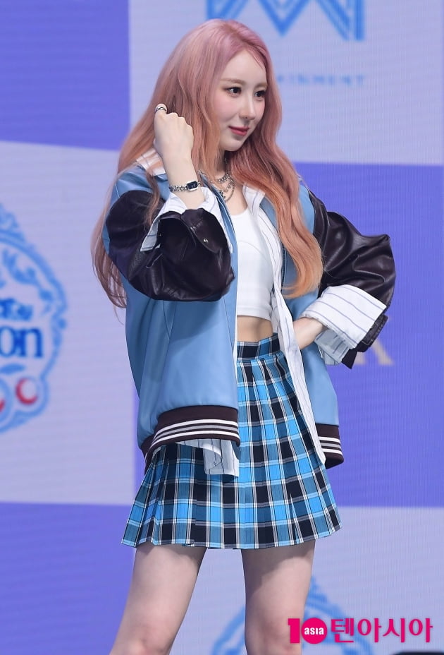 [TEN 포토] 이채연 '손목 터널 증후근 춤?'