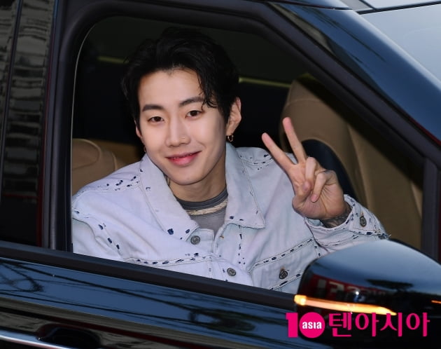 [TEN 포토] 박재범 '특급 팬 서비스중'