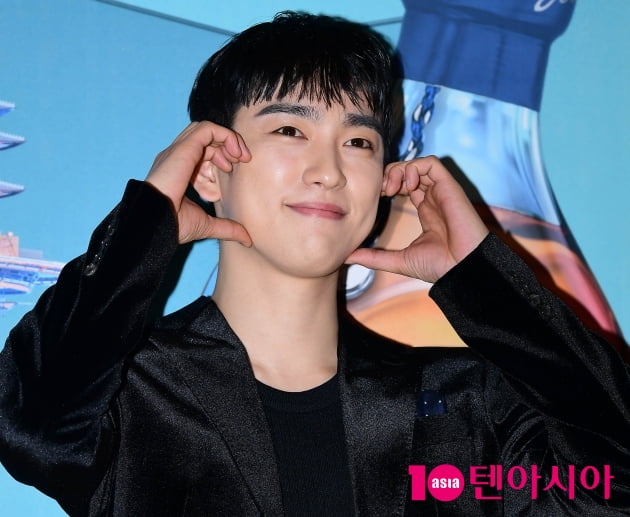 [TEN 포토] 갓세븐 진영 '입대 앞두고 치명적인 하트'