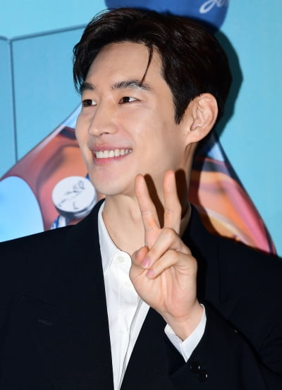 [TEN 포토] 이제훈 '소년미 넘치는 미소'