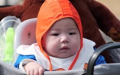 '제이쓴子' 준범, 물고기랑 똑 닮았네…'동그란 눈+뻐끔 입' 폭풍성장 근황 ('슈돌')