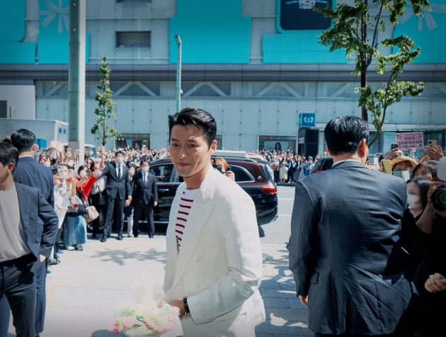 현빈, '♥손예진과 결혼' 결정적 계기 된 '사랑의 불시착' 여전한 인기…日 방문에 1000명↑ 운집