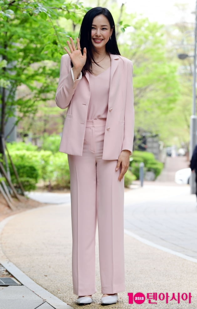 [TEN 포토] 이하늬 '주말 뉴스시간에 만나요'
