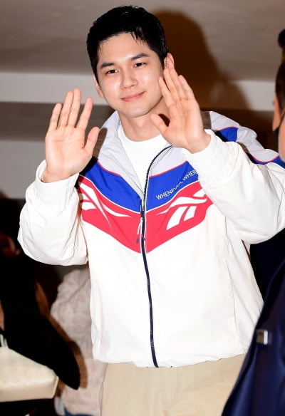 [TEN 포토] 옹성우 '군입대 앞두고 긴머리 '