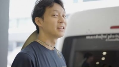 [종합] '마약·성매매 논란' 박유천, 해외서 생활 중인 근황…'중후한 아저씨' 느낌 물씬