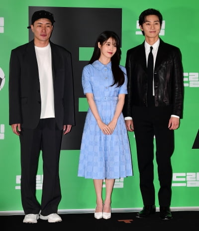 [TEN 포토] 이병헌 감독-아이유-박서준 '말맛 코미디 기대해주세요'