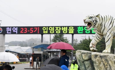 [TEN 포토] BTS 제이홉 '입대하는 신병교육대