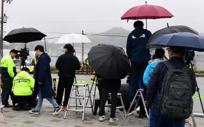 [TEN 포토] BTS 제이홉 '입대 기다리는 취재진'