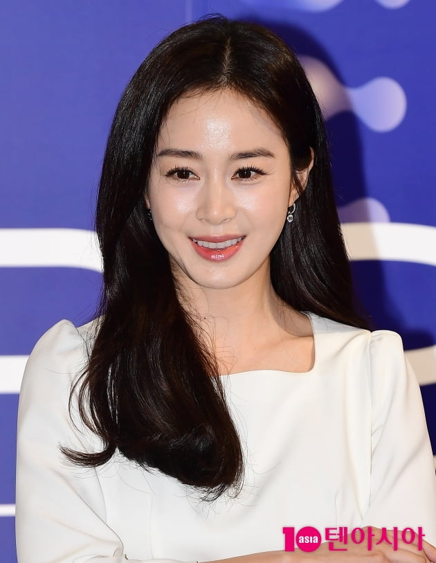 [TEN 포토] 김태희 '가만히 있어도 미모가 반짝반짝'