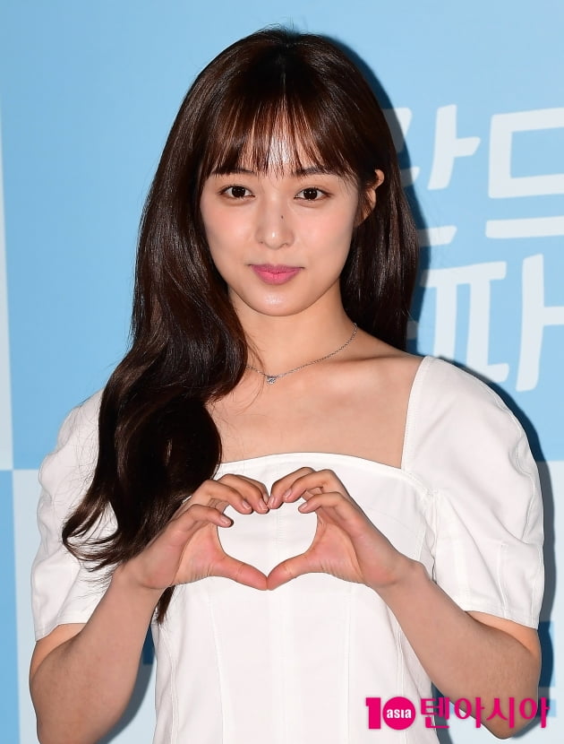 [TEN 포토] 김보라 '러블리한 하트'