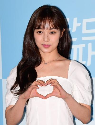 [TEN 포토] 김보라 '러블리한 하트'