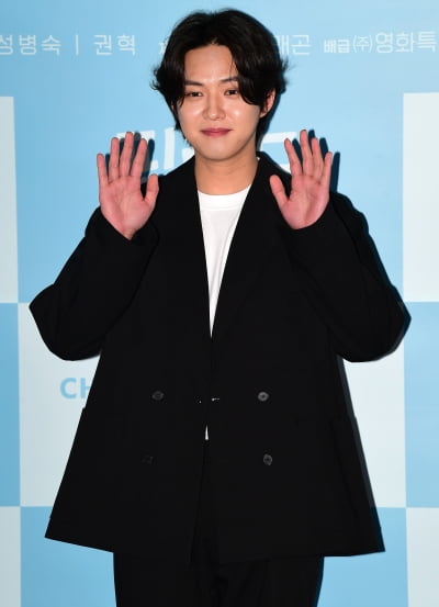[TEN 포토] 장도윤 '훈훈한 인사'