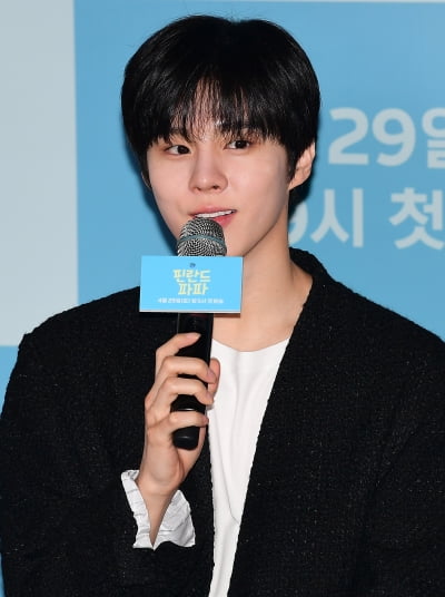 [TEN 포토] 김우석 "첫사랑 아이콘?...순수하고 깨끗하게 연기"