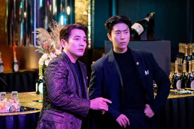 ♥황찬성과 헤어진 유인나, 골드미스파티에서 돌발 행동('보라 데보라')