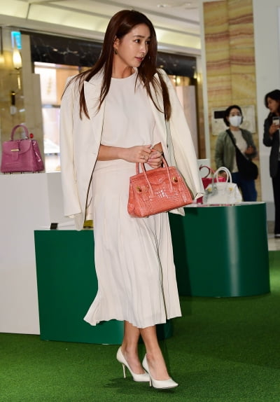 [TEN 포토] 이민정 '멀리서도 눈에띄는 남다른 패션센스'