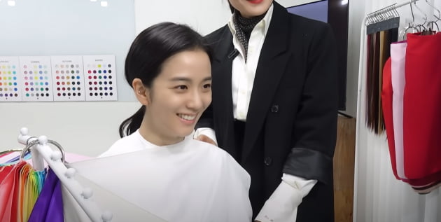 [종합] 블핑 지수, 레전드 증명사진 나오는줄…100% 겨울 쿨톤 찾고 화색('행복지수')