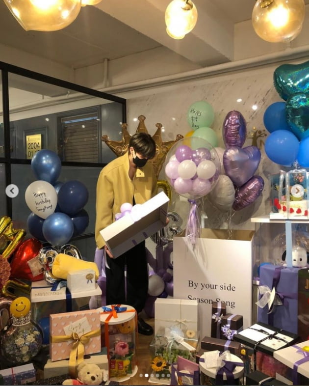 송강, 감사하고 행복한 29번째 생일 인증...선물이 어마어마하네