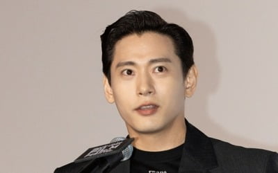 유태오, 감독 데뷔작 '로그 인 벨지움'으로 마리끌레르 상 수상