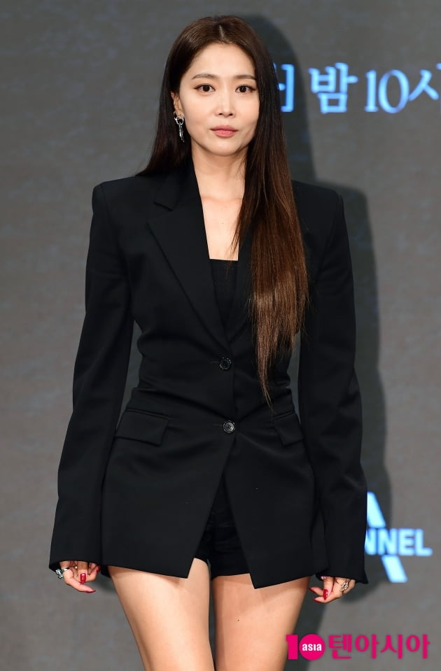 [TEN 포토] 오윤아 '강렬한 눈빛'