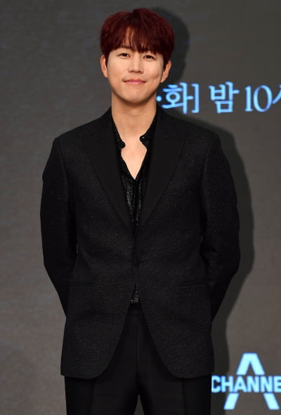 [TEN 포토] 신지훈 '여유 넘치는 표정'
