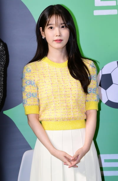 [TEN 포토] 아이유 '가만히 있어도 미모가 반짝'