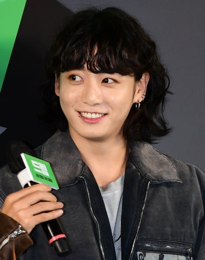 [TEN 포토] BTS 정국 '머리 기른 이유가 다 있었네'