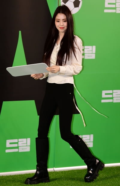 [TEN 포토] 한소희 '영화관을 밝히는 여신'