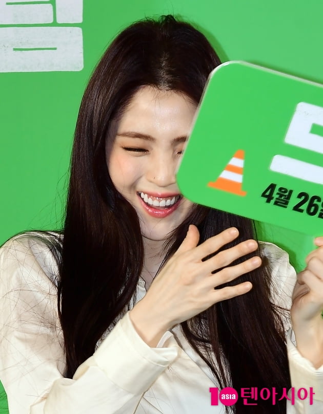[TEN 포토] 한소희 '빵 터졌어요'