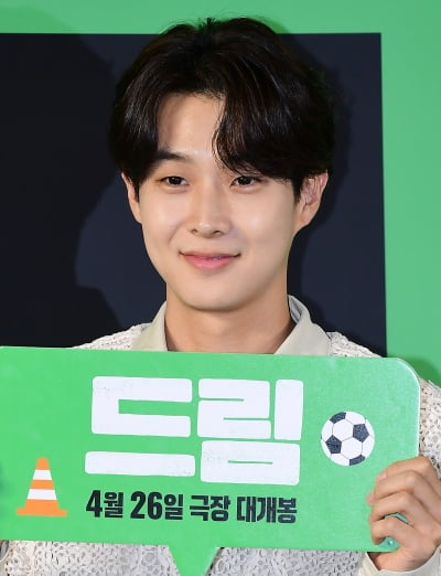 [TEN 포토] 최우식 '여자도 부러워할 모찌피부'