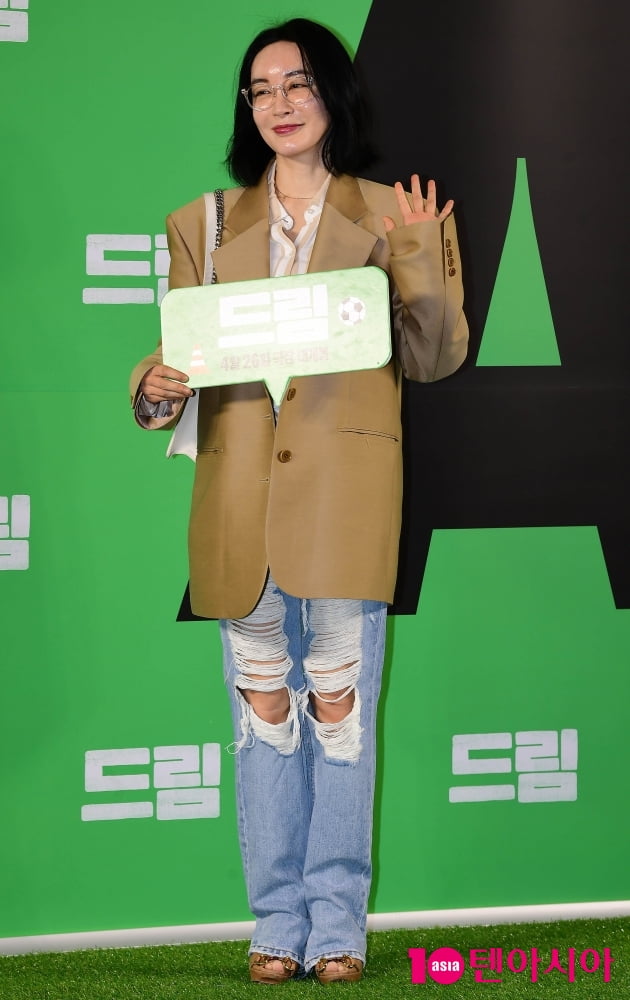 [TEN 포토] 김혜은 '찢청도 완벽하게 소화'