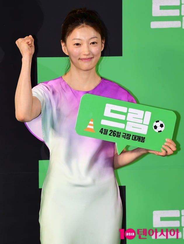 [TEN 포토] 이엘 '파이팅도 우아하게'