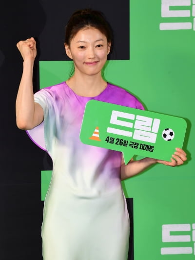 [TEN 포토] 이엘 '파이팅도 우아하게'