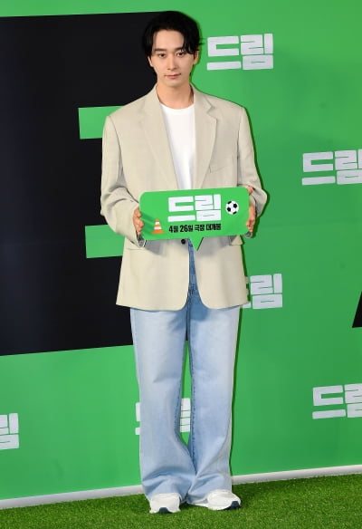 [TEN 포토] 황찬성 '멋지다'