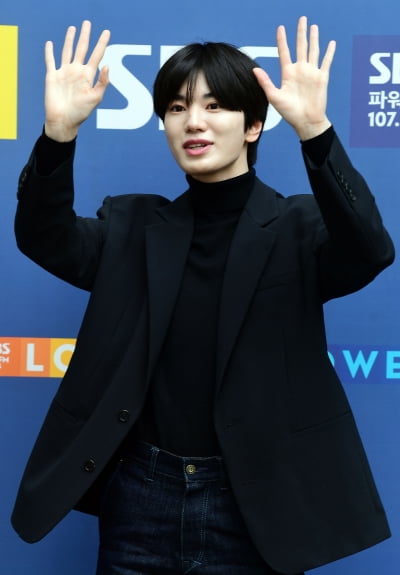 [TEN 포토] 성종 '스윗한 인사'