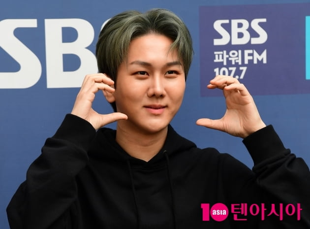 [TEN 포토] 김수찬 '볼하트 최근에 배웠어요'