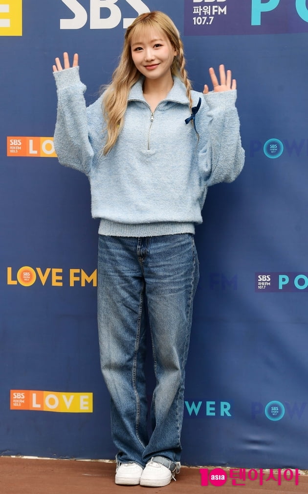 [TEN 포토] 류수정 '청청패션도 완벽하게 소화'