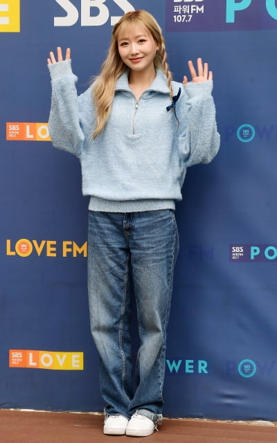 [TEN 포토] 류수정 '청청패션도 완벽하게 소화'