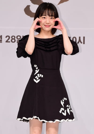 [TEN 포토] 소주연 '러블리 하트'