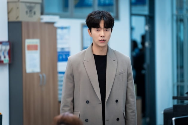 유인나, 바람난 전 남친에 '패배 인정'…경찰서에서 포착('보라 데보라')