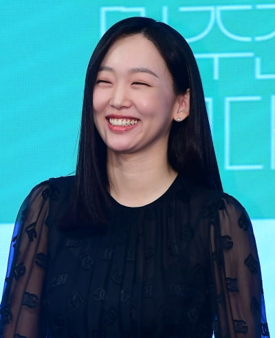 [TEN 포토] 진기주 '애교 눈웃음'