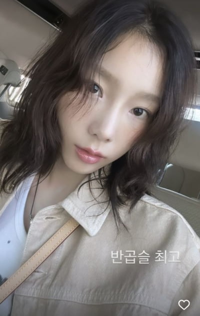 태연, 머리는 곱슬거려도 청순해...빛나는 투명한 피부