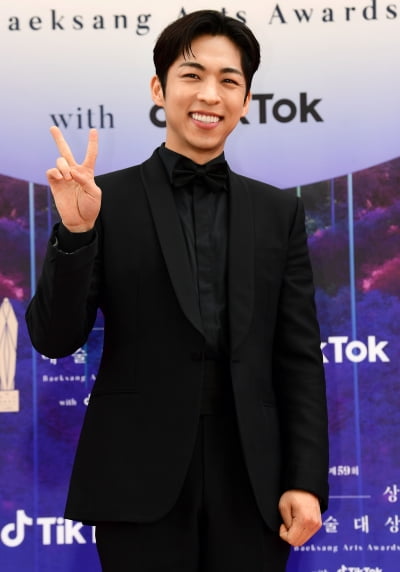 [TEN 포토] 주종혁 '귀엽게 브이'