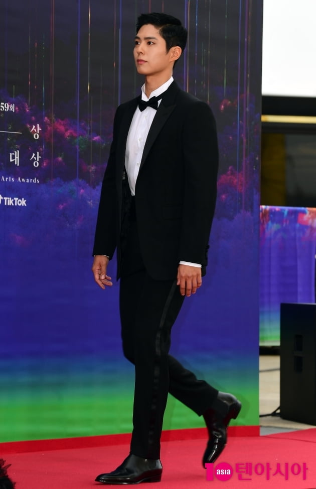 [TEN 포토] 박보검 '완벽한 수트핏'