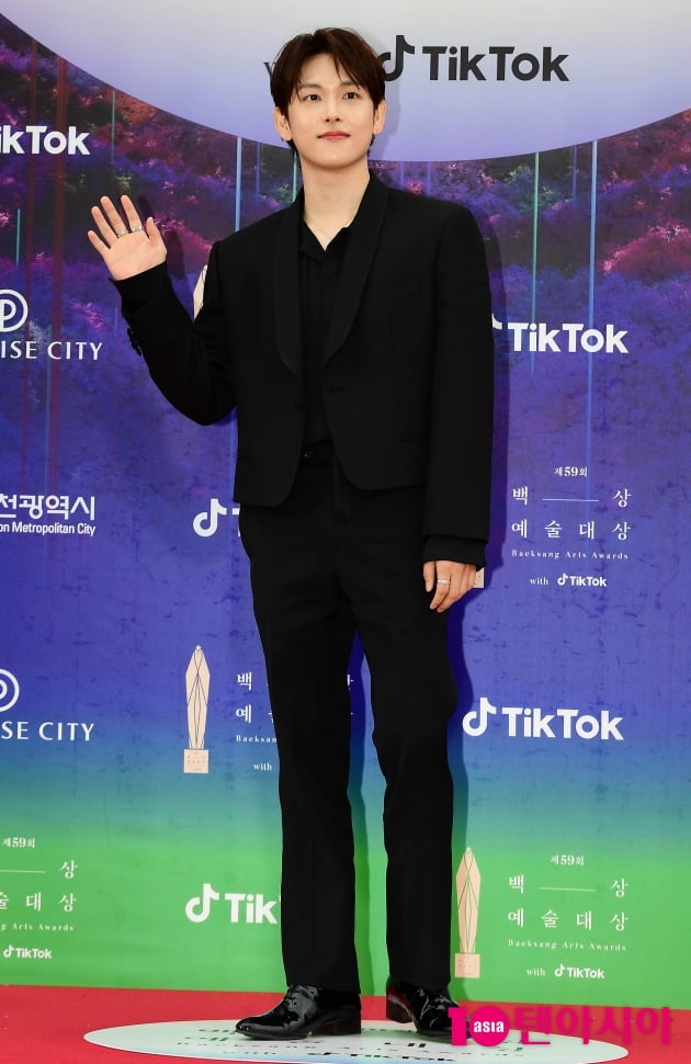 [TEN 포토] 임시완 '머리부터 발끝까지 올블랙'