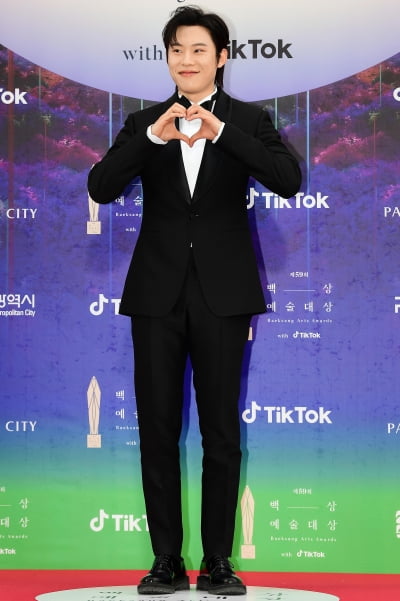 [TEN 포토] 김성철 '사랑해요'